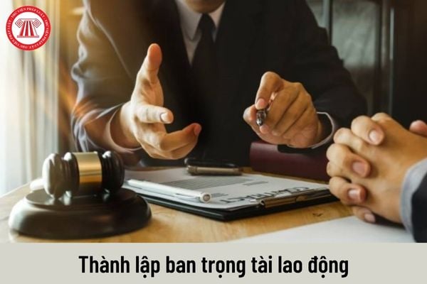 Ban trọng tài lao động được thành lập nhưng không ra quyết định giải quyết tranh chấp thì có được phép tiến hành đình công không?