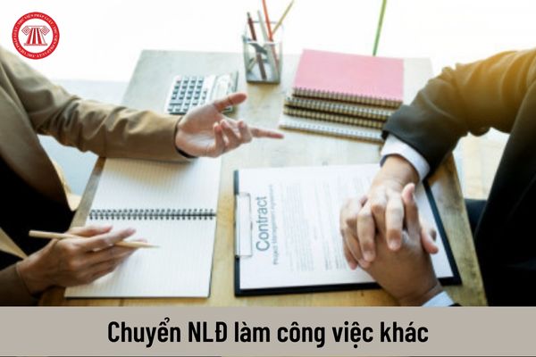 Người sử dụng lao động có được chuyển người lao động làm công việc khác vì lý do gia nhập tổ chức đại diện người lao động không?