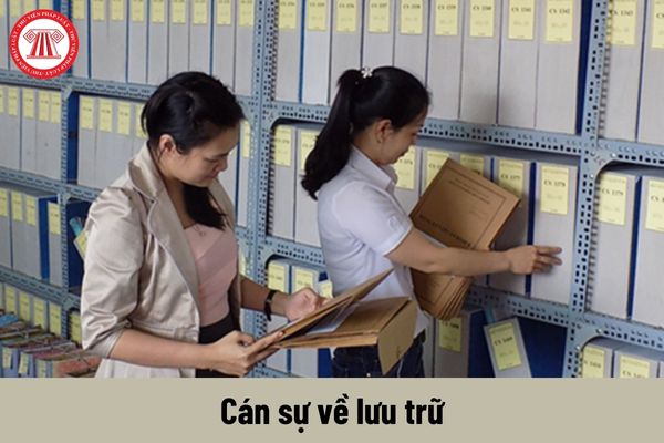 Người giữ chức vụ Cán sự về lưu trữ phải thực hiện những nhiệm vụ gì?