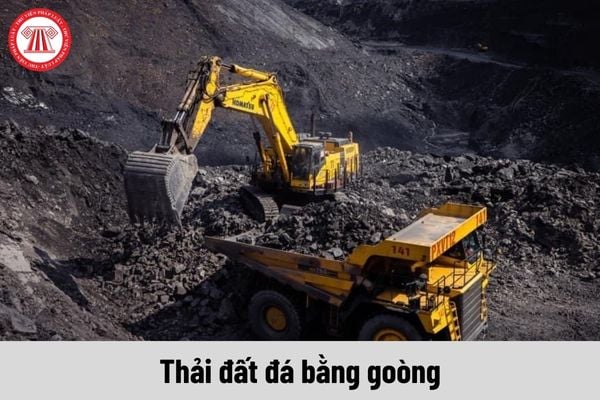 Khi thải đất đá bằng goòng phải đảm bảo các yêu cầu như thế nào?