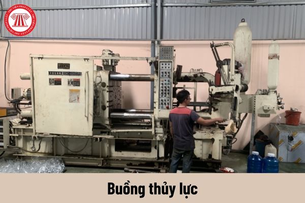 Buồng thủy lực để tách ruột khỏi vật đúc và làm sạch khỏi hỗn hợp làm khuôn phải có những gì?