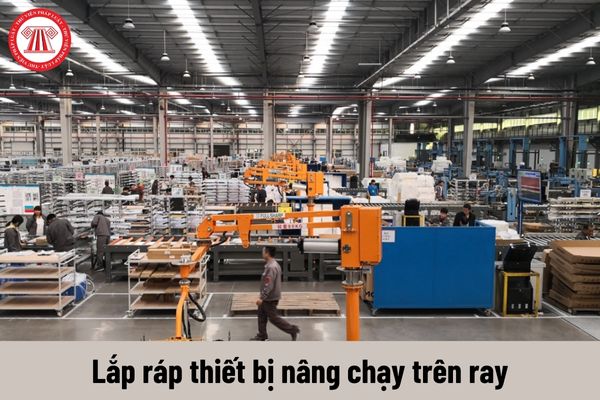 Trong quá trình lắp ráp thiết bị nâng chạy trên ray phải thực hiện công việc gì để đảm bảo yêu cầu an toàn?