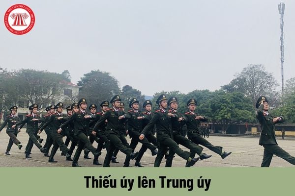 Thời gian xét thăng quân hàm sĩ quan quân đội từ Thiếu úy lên Trung úy là bao nhiêu năm?