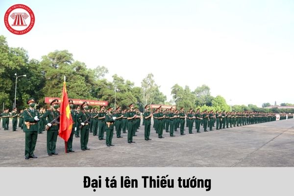 Đại tá quân đội muốn lên Thiếu tướng quân đội thì cần phục vụ tại ngũ bao nhiêu lâu mới được xét thăng quân hàm?