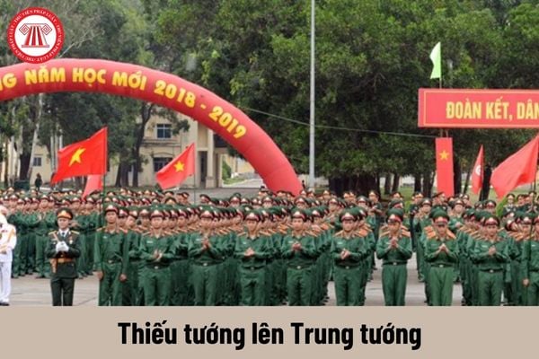 Phục vụ tại ngũ bao nhiêu năm thì xét thăng quân hàm sĩ quan quân đội từ Thiếu tướng lên Trung tướng?