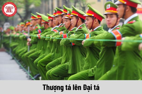 Thời gian xét thăng quân hàm sĩ quan công an từ Thượng tá lên Đại tá là bao nhiêu năm?