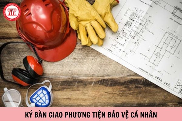 Có bắt buộc phải ký bàn giao khi trả lại phương tiện bảo vệ cá nhân không?