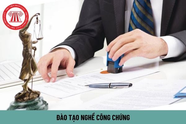 Người đã là thẩm tra viên cao cấp ngành tòa án có phải tham gia đào tạo nghề công chứng không?