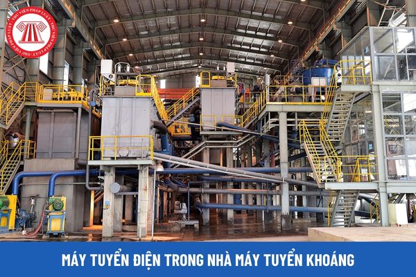 Nghiêm cấm thực hiện hành vi nào khi vận hành máy tuyển điện trong nhà máy tuyển khoáng?