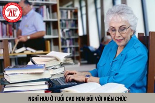 Trong thời gian nghỉ hưu ở tuổi cao hơn thì viên chức có được giữ chức vụ lãnh đạo không?