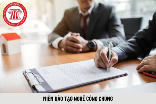 Luật sư được miễn đào tạo nghề công chứng khi có thời gian hành nghề bao nhiêu năm?