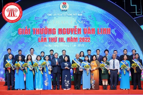 Giải thưởng Nguyễn Văn Linh là phần thưởng cao quý của tổ chức Công đoàn Việt Nam tôn vinh cho đối tượng nào? Trao tặng vào dịp nào?