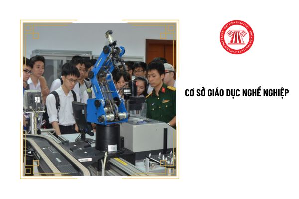 Mức thu học phí tại cơ sở giáo dục nghề nghiệp được công bố công khai vào thời điểm nào?