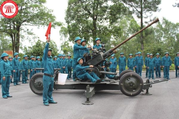 Thời gian huấn luyện quân sự giáo dục chính trị, pháp luật hằng năm đối với Dân quân tự vệ là bao lâu?