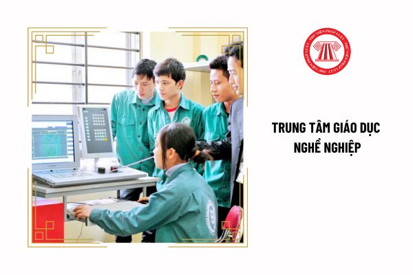 Cơ cấu tổ chức của trung tâm giáo dục nghề nghiệp bao gồm những ai?