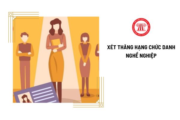 Xét thăng hạng chức danh nghề nghiệp theo hình thức nào?