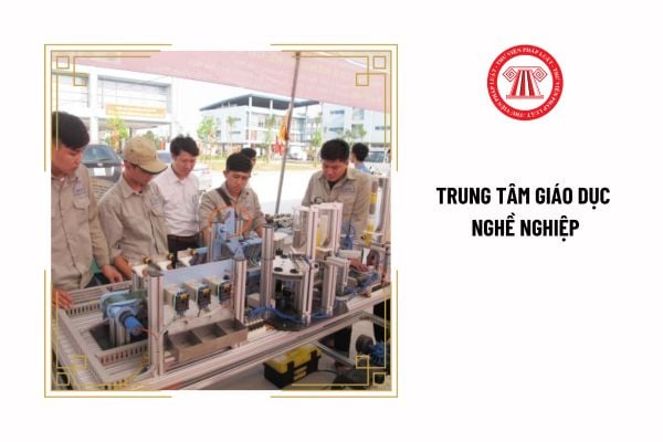 Quan hệ giữa trung tâm giáo dục nghề nghiệp với gia đình người học được quy định thế nào?