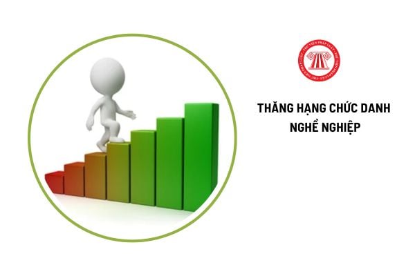 Được xét thăng hạng chức danh nghề nghiệp khi đáp ứng yêu cầu về thời gian công tác giữ chức danh nghề nghiệp thế nào?