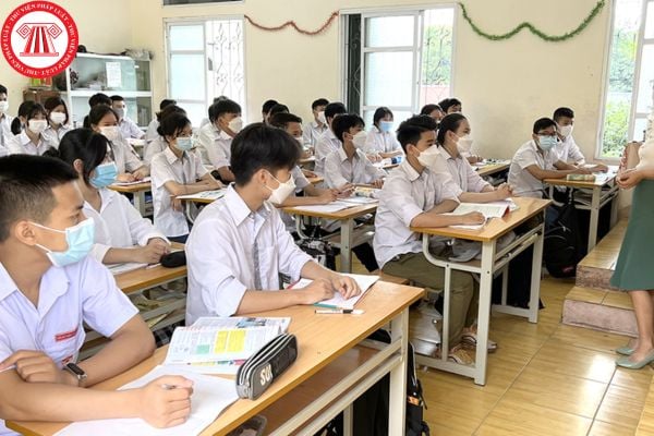 Cho tôi hỏi giáo viên trung học cơ sở vừa làm chủ nhiệm lớp vừa làm tổ trưởng chuyên môn được giảm định mức tiết dạy thế nào? Câu hỏi của anh H.P (Hải Phòng).