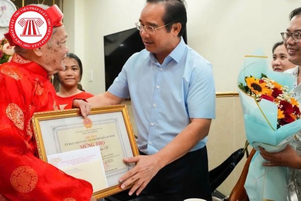 Tặng 1.000.000 đồng/người bằng tiền mặt cùng phần quà cho người cao tuổi để mừng thọ chúc thọ theo Nghị quyết 34 chi tiết như thế nào?