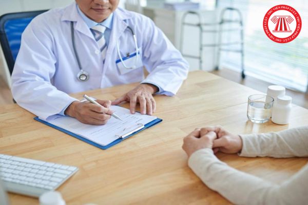 Chi phí khám sức khỏe hằng năm cho người lao động do người sử dụng lao động chi trả được hạch toán vào các loại chi phí nào?