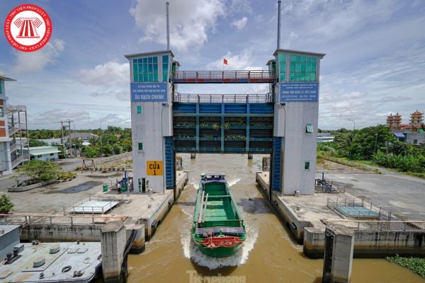 Công việc gác tàu, trông tàu trong âu, triền đà có phải là công việc ảnh hưởng xấu tới chức năng sinh sản và nuôi con của lao động nữ không?