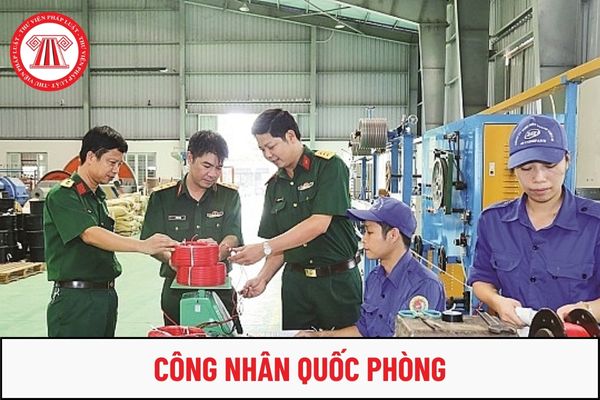 Thời gian nghỉ chuẩn bị hưu là 01 năm đối với công nhân quốc phòng đúng không?