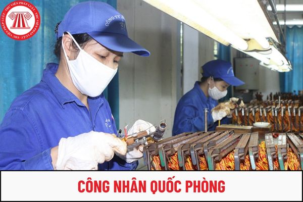 Công nhân quốc phòng được nâng lương phải đáp ứng điều kiện gì? Mỗi lần nâng lương được nâng bao nhiêu bậc?