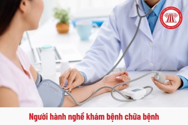 Người hành nghề khám bệnh, chữa bệnh bị cấm bán thuốc dưới mọi hình thức đúng không?