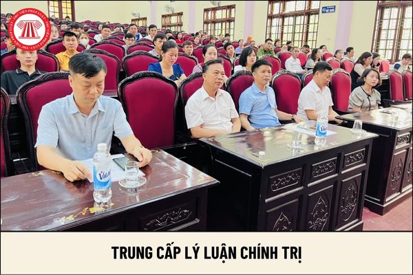 Khóa trung cấp lý luận chính trị áp dụng cho cán bộ công chức viên chức nào?