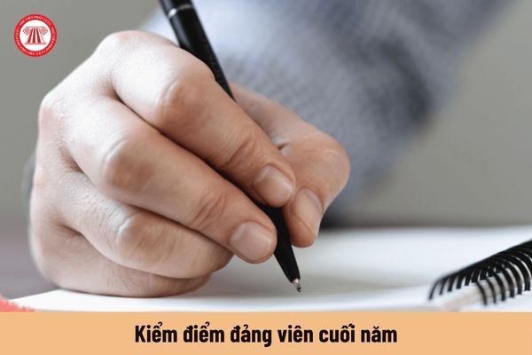 Kiểm điểm đảng viên cuối năm có dành cho cán bộ lãnh đạo, quản lý không?