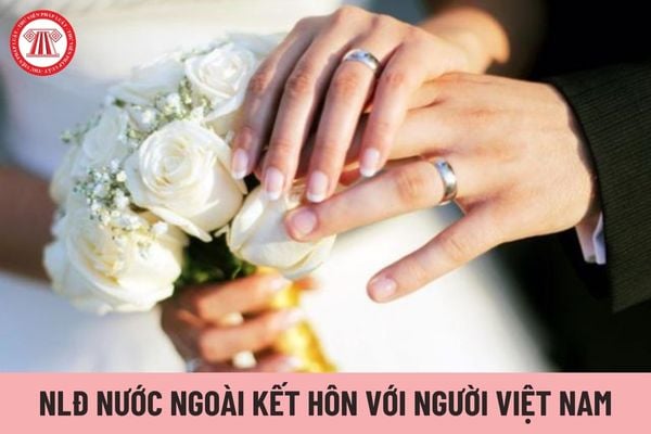 Người lao động nước ngoài kết hôn với người Việt Nam nộp hồ sơ đề nghị xác nhận không thuộc diện cấp Giấy phép lao động gồm giấy tờ gì?