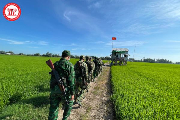 Hạ sĩ quan, binh sĩ tại ngũ có được xuất ngũ sớm khi gia đình bị thiệt hại nặng về người và tài sản do tai nạn?