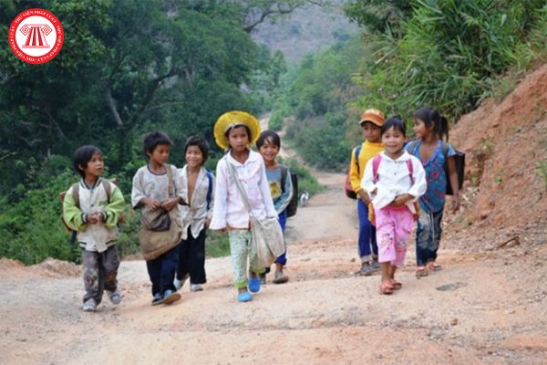 14 nhóm trẻ em có hoàn cảnh đặc biệt là gì? Khám sức khỏe cho người lao động là trẻ em nửa năm mấy lần?