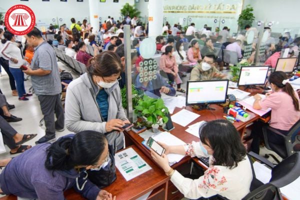 Chính thức cán bộ công chức cấp xã nghỉ hưu trước tuổi trong 12 tháng đầu tiên kể từ khi có quyết định sắp xếp tổ chức bộ máy hưởng trợ cấp hưu trí một lần thế nào?