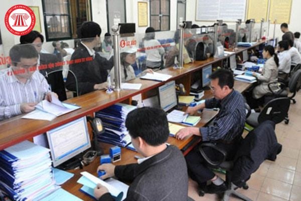 Chính thức cán bộ công chức cấp xã phải nghỉ thôi việc vì chưa đúng với yêu cầu vị trí việc làm về bằng cấp chuyên môn có mức ưu tiên thế nào tại Hướng dẫn 01?