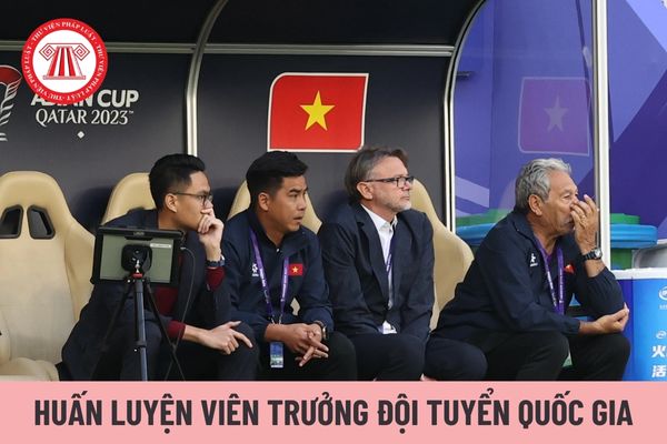 Huấn luyện viên trưởng đội tuyển quốc gia Việt Nam vắng mặt thì chỉ định ai thay thế?