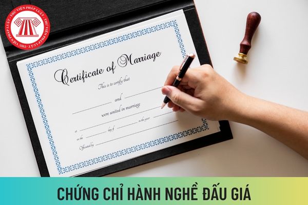 Từ chối cấp Chứng chỉ hành nghề đấu giá có buộc phải thông báo bằng văn bản không?