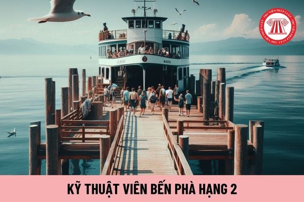 Kỹ thuật viên bến phà hạng 2 có các tiêu chuẩn về trình độ đào tạo gì?