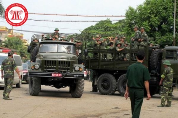 Nghề lái xe ô tô chở người trên 09 chỗ ngồi của công nhân quốc phòng gồm bao nhiêu bậc trình độ kỹ năng nghề? 