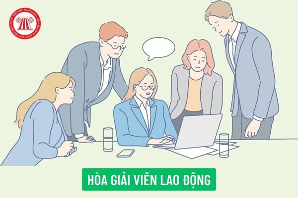 Hòa giải viên lao động có được là viên chức? Chế độ hòa giải viên lao động được hưởng bao gồm những gì?