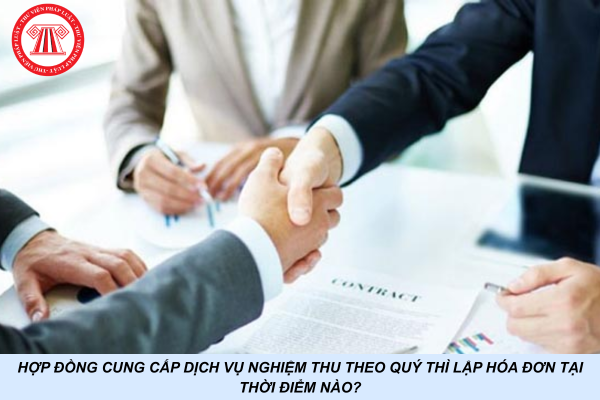 Hợp đồng cung cấp dịch vụ nghiệm thu theo quý thì lập hóa đơn tại thời điểm nào?