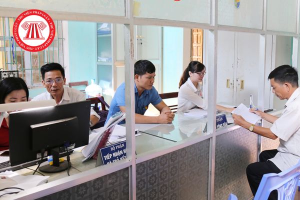 Các nhóm cán bộ phải nghỉ việc trước thời điểm kết thúc sắp xếp đơn vị hành chính gồm những ai?