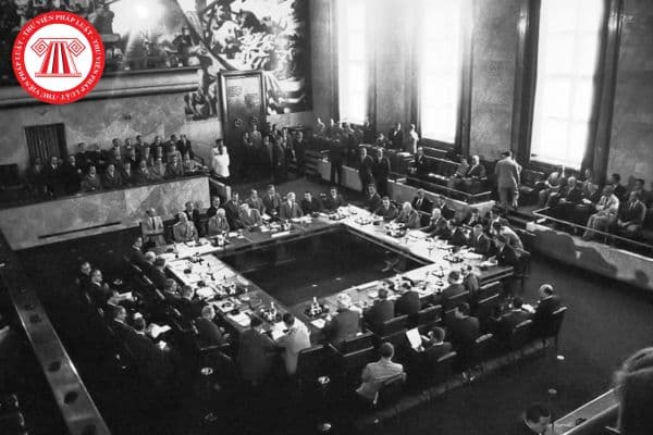 Theo Hiệp định Giơnevơ năm 1954, đâu là giới tuyến quân sự tạm thời phân chia 2 miền Nam - Bắc Việt Nam trong thời gian chờ cuộc tổng tuyển cử thống nhất đất nước?