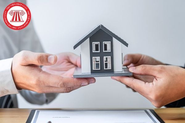 Tổ chức kinh doanh dịch vụ môi giới bất động sản yêu cầu bao nhiêu người có chứng chỉ môi giới bất động sản?