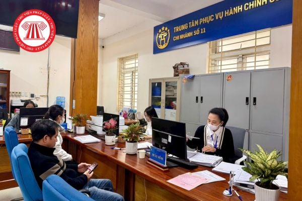 Trách nhiệm của công chức, viên chức được giao tiếp nhận thông tin phản ánh về vi phạm pháp luật trong quản lý và sử dụng đất đai? 