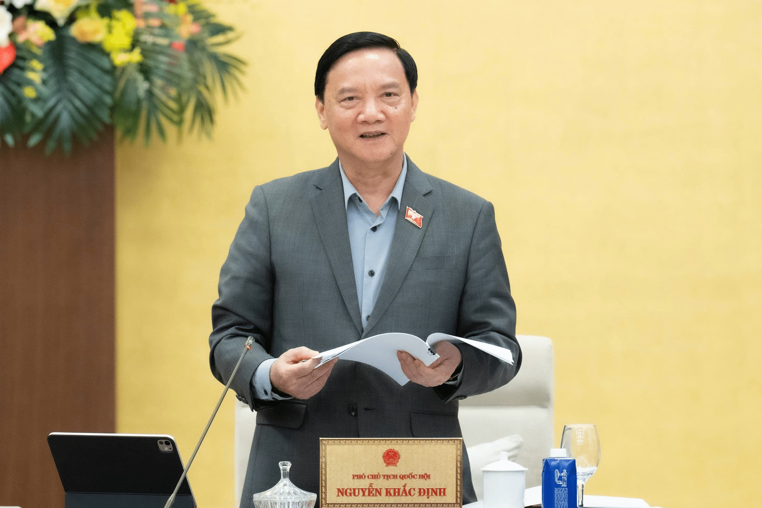Pháp luật