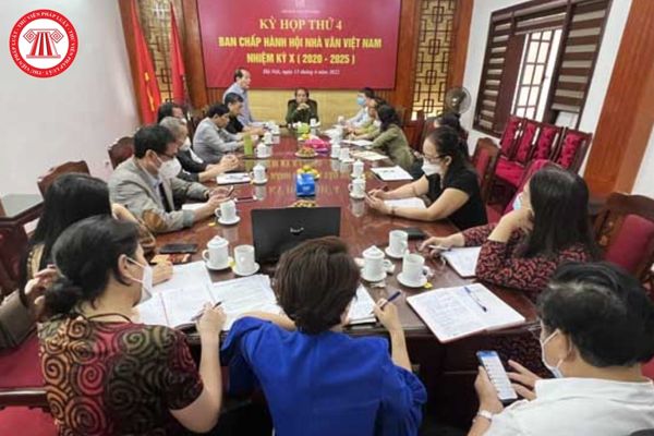 Hội Nhà văn Việt Nam có tư cách pháp nhân và tài khoản riêng không? Trụ sở của Hội Nhà văn Việt Nam được đặt tại đâu?
