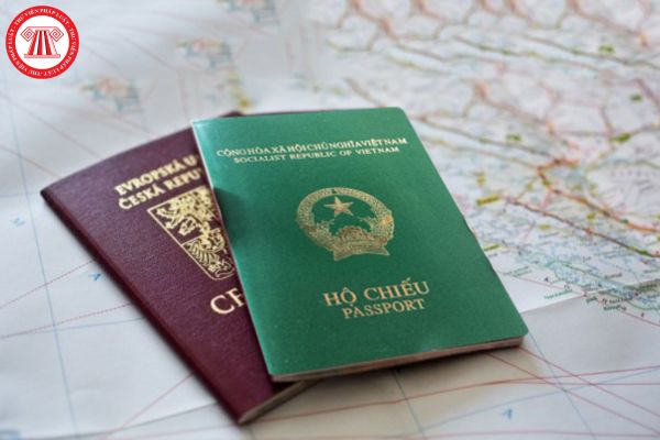 Người nước ngoài có nhiều hộ chiếu thì sử dụng hộ chiếu nào để nhập cảnh và cư trú tại Việt Nam?