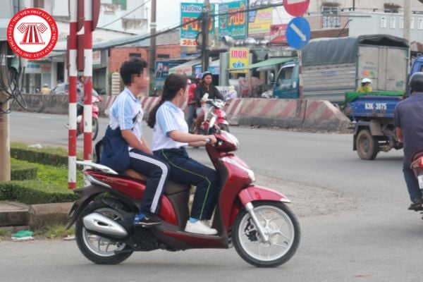 15 tuổi được điều khiển xe gắn máy không? Người 15 tuổi điều khiển xe gắn máy thì xử phạt hành chính thế nào theo Nghị định 168?